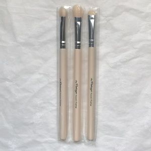 The vintage cosmetic company makeup brush set